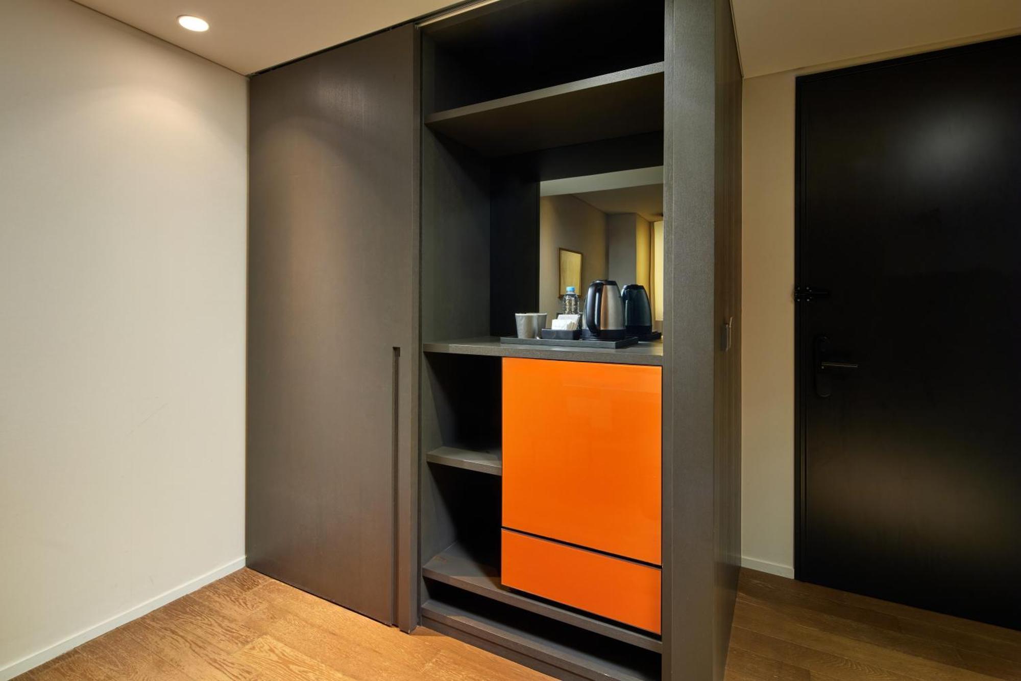 Shilla Mapo Hongdae 4*