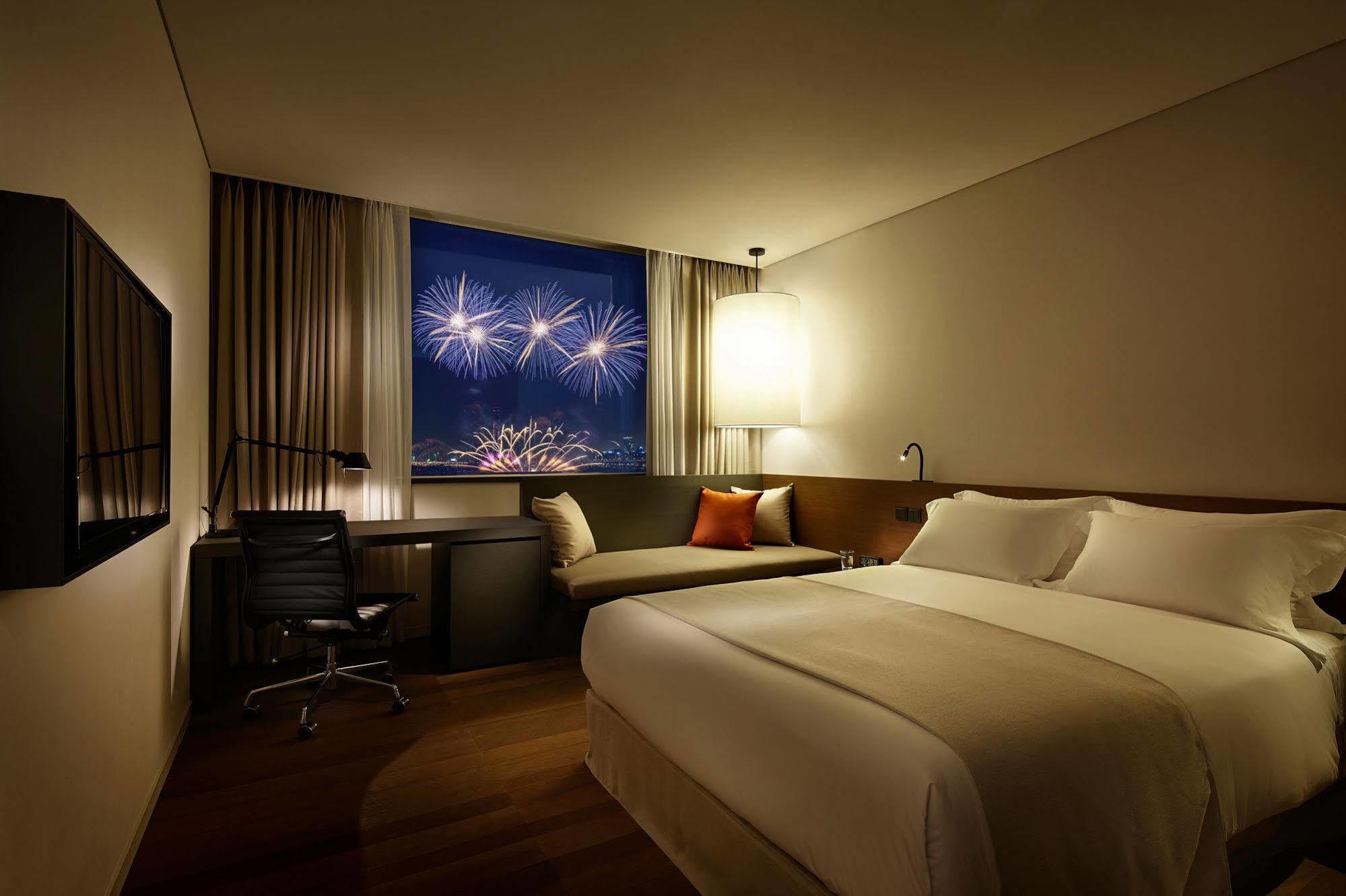 Shilla Mapo Hongdae 4*
